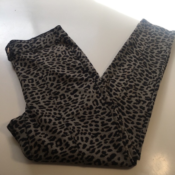 2/$18 Lilly Morgan Leopard Print Pants Size Medium - Picture 8 of 14